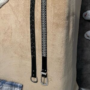 2 belts. One small and one large.